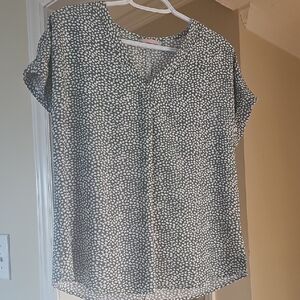 Women's Green and White Patterned Top
